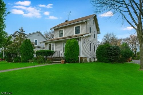 902 Center St, Garwood, NJ, 07027-1418 | Card Image