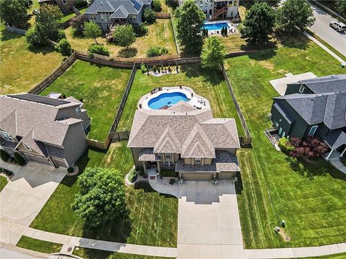 6131 N Elmwood Ave, Kansas City, MO, 64119-3077 | Card Image