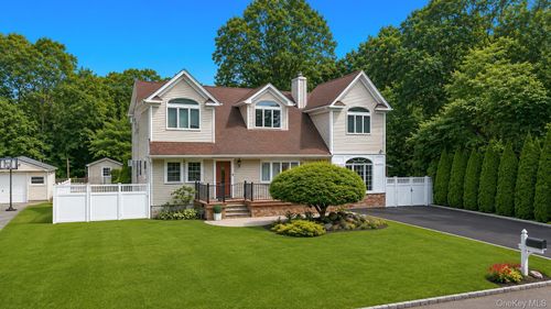19 Joan Road, Islip, NY, 11706 | Card Image