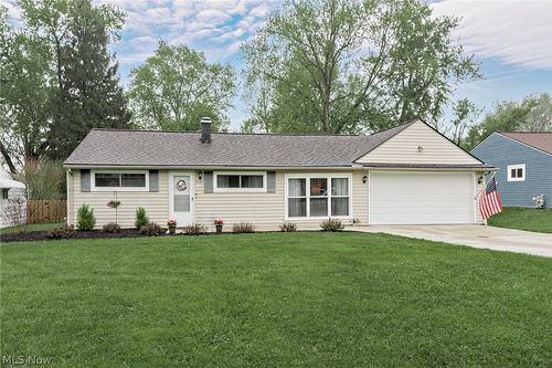 1924 Westwood Dr, Twinsburg, OH, 44087-1247 | Card Image