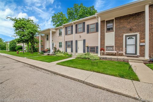8421 Lakeview Ct, Ypsilanti, MI, 48198-3625 | Card Image