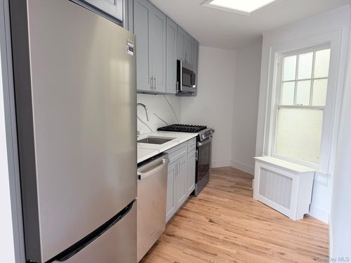 1-3 Hillside Ave, Manhasset, NY, 11030-2201 | Card Image