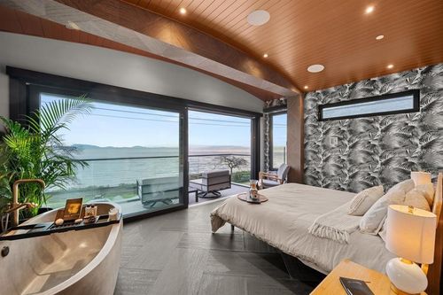 14555 Marine Dr, White Rock, BC, V4B1B5 | Card Image