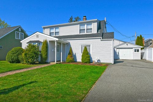 78 Center Ln, Levittown, NY, 11756-1039 | Card Image