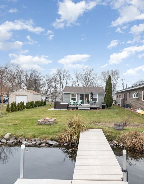 735 Woodland Dr Se, Forest Lake, MN, 55025-1623 | Card Image