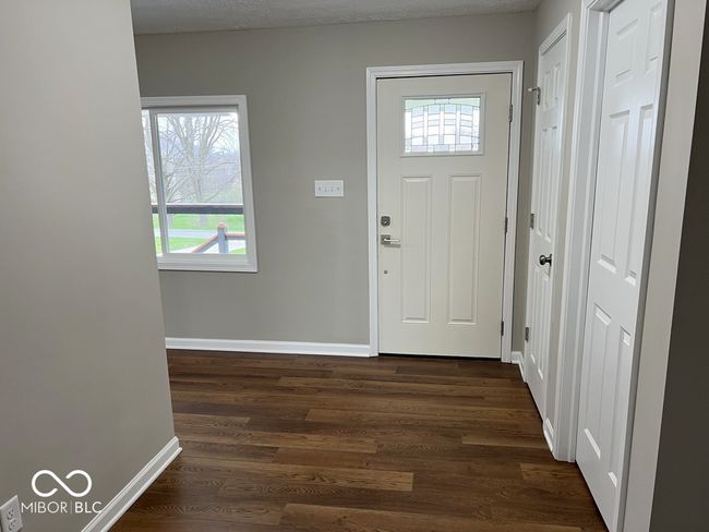 Large entryway | Image 9