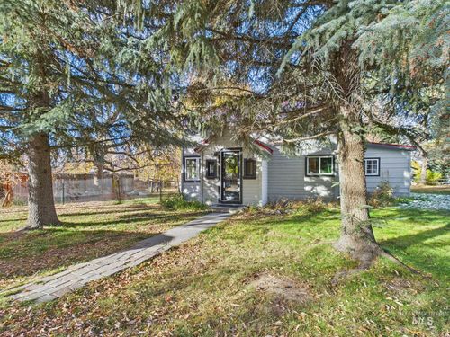 913 1st St W, Fairfield, ID, 83327 | Card Image