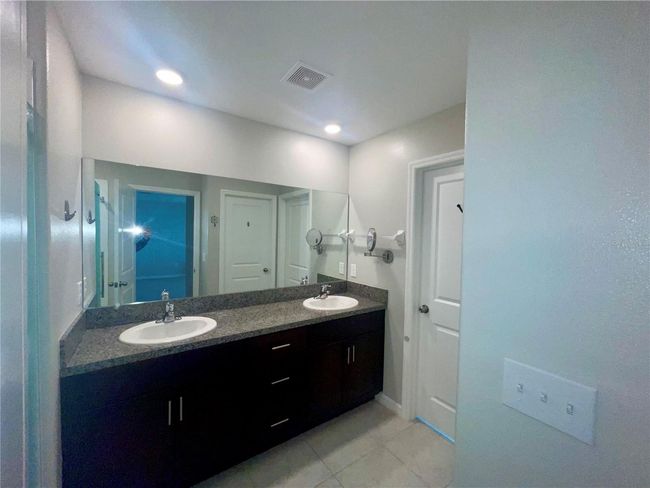 9520 Lemon Drop Loop, House other with 6 bedrooms, 3 bathrooms and null parking in SUN CITY CENTER FL | Image 9