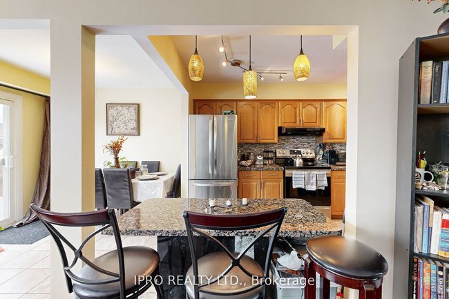 238 Royal Salisbury Way, House attached with 3 bedrooms, 2 bathrooms and 3 parking in Brampton ON | Image 15