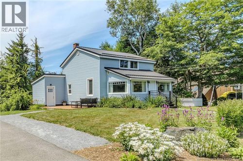 35 Central Ave, Grand Bay-Westfield, NB, E5K2M5 | Card Image