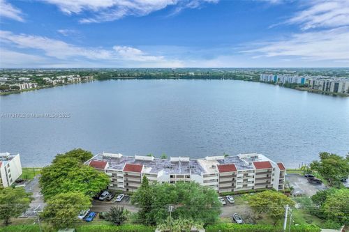 apt-404-110 Lake Emerald Dr, Oakland Park, FL, 33309-6234 | Card Image