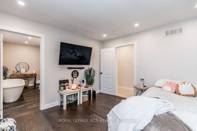 4372 10 Side Road, House other with 4 bedrooms, 4 bathrooms and 10 parking in Bradford West Gwillimbury ON | Image 20