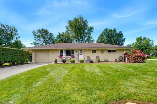 1342 Roseland Dr, Macedonia, OH, 44056-1442 | Card Image