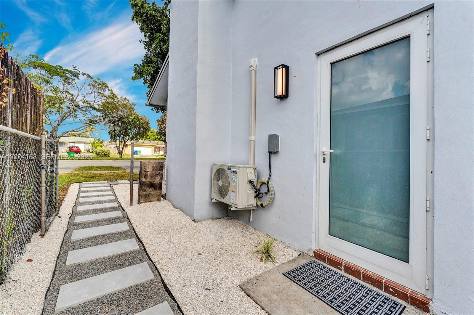 Residential Lease in Sunrise 5