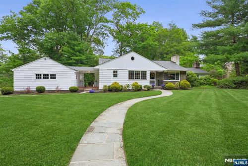 25 Grove St, Caldwell, NJ, 07006-6103 | Card Image