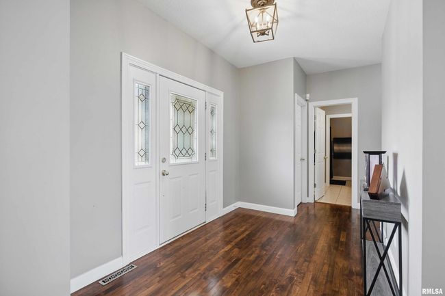 2139 Cromwell Cir, House other with 5 bedrooms, 5 bathrooms and null parking in Davenport IA | Image 4