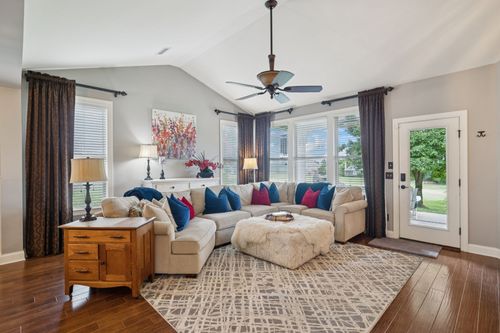 125 Village Cir, Lebanon, TN, 37087-1433 | Card Image