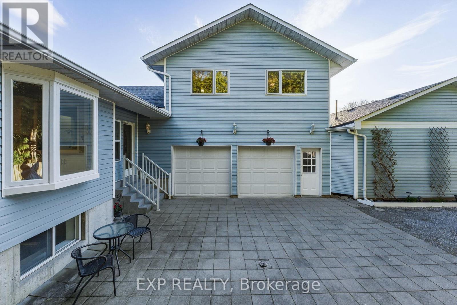 Residential in Georgina (Historic Lakeshore Communities)