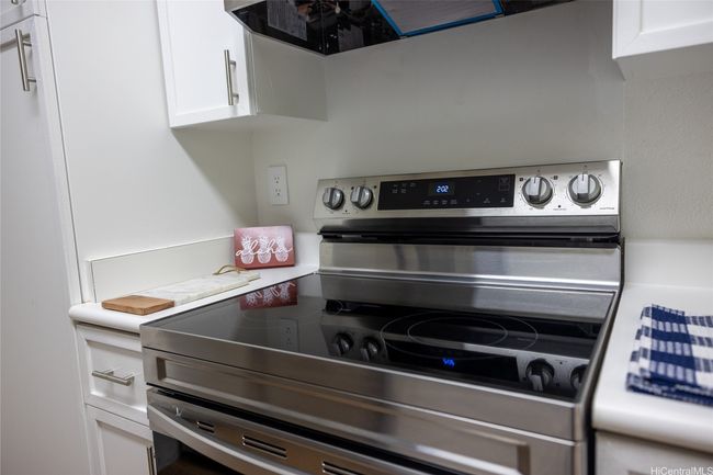 52T - 255 Mananai Pl, Condo with 2 bedrooms, 1 bathrooms and 2 parking in Honolulu HI | Image 8