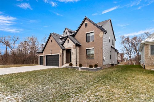 8615 Greendale Dr, Sterling Heights, MI, 48312 | Card Image