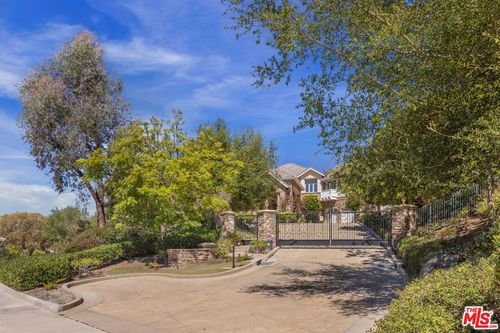 710 Rancho Dos Vientos Dr, Thousand Oaks, CA, 91320-7026 | Card Image