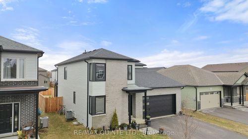 40 Allen St, Picton, ON, K0K2T0 | Card Image