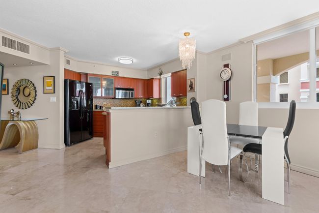APT-505 - 2001 N Ocean Blvd, Condo with 2 bedrooms, 2 bathrooms and null parking in Fort Lauderdale FL | Image 22