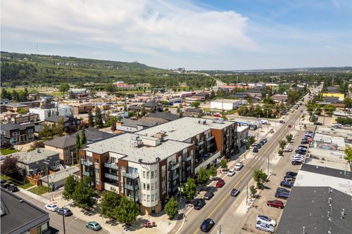 412-1899 45 Street Nw, Calgary, AB, T3B4S3 | Card Image