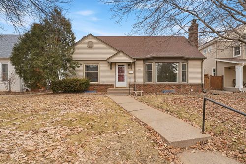 1489 Hoyt Ave W, Falcon Heights, MN, 55108-2132 | Card Image