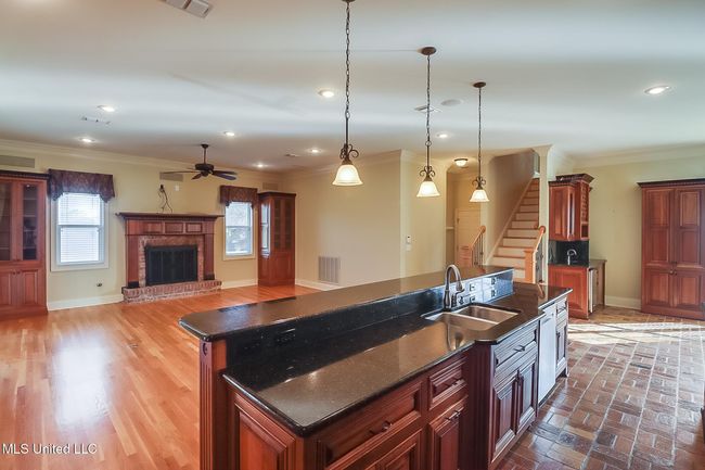 Kitchen, den, breakfast area | Image 20