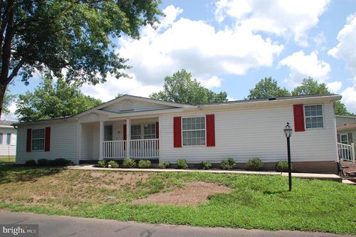 425 Westbury Dr, SOUDERTON, PA, 18964-2808 | Card Image
