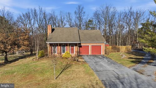 172 Mustang Dr, Falling Waters, WV, 25419-3827 | Card Image