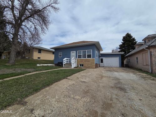 415 Court St, Flasher, ND, 58535-7216 | Card Image