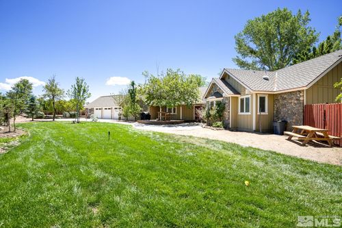 1097 Meadowlark Cir, Gardnerville, NV, 89460 | Card Image