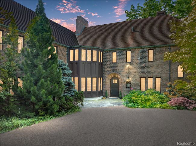 01-460 Goodhue Rd Bloomfield Hills Twilight.jpg | Image 39