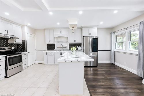 35 Siebert Ave, Kitchener, ON, N2C2A5 | Card Image