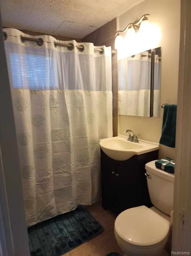 196 Bondale Ave Avenue, For Rent in Pontiac Zoocasa