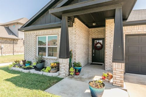 613 Mathew Street, Grandview, TX, 76050 | Card Image