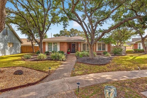 5430 Chevy Chase Dr, Corpus Christi, TX, 78412-2701 | Card Image