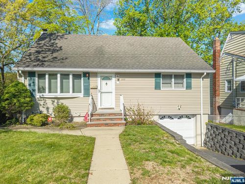 225 Linden Road, Wayne, NJ, 07470 | Card Image