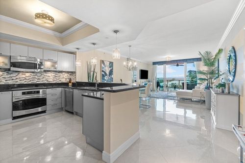 302-2650 Lake Shore Dr, RIVIERA BEACH, FL, 33404-4604 | Card Image