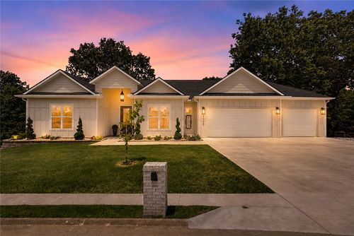 2055 Collins Dr, Pea Ridge, AR, 72751-3040 | Card Image