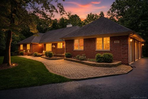 3867 Nutcracker Ct, Oxford, MI, 48370-2528 | Card Image