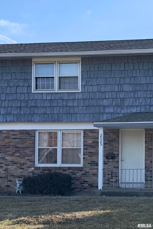 2525 Hawthorne Dr, Bettendorf, IA, 52722-2913 | Card Image