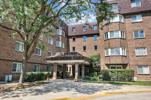 apt-103-220 S Roselle Rd, Schaumburg, IL, 60193-1626 | Card Image