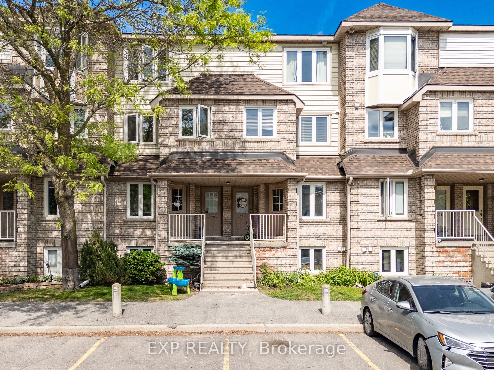 Residential in Hunt Club - South Keys and Area 3