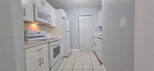 apt-201-646 Nw 114th Ave, Sweetwater, FL, 33172-3571 | Card Image