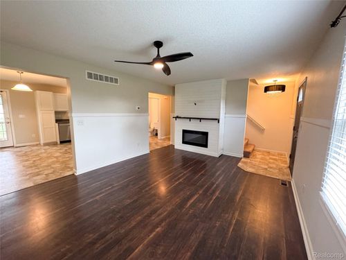 3650 Sutton Rd, Tecumseh, MI, 49286-9552 | Card Image