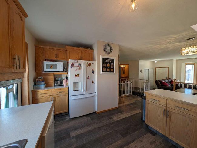 641 6 Street Se, Home with 5 bedrooms, 2 bathrooms and 6 parking in Redcliff AB | Image 13