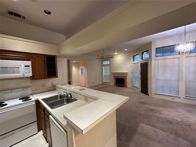 9708 - 9706 Springtree Ln, Home with 4 bedrooms, 4 bathrooms and 4 parking in Dallas TX | Image 4